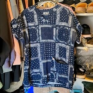 Carhartt modern fit scrub tip size medium